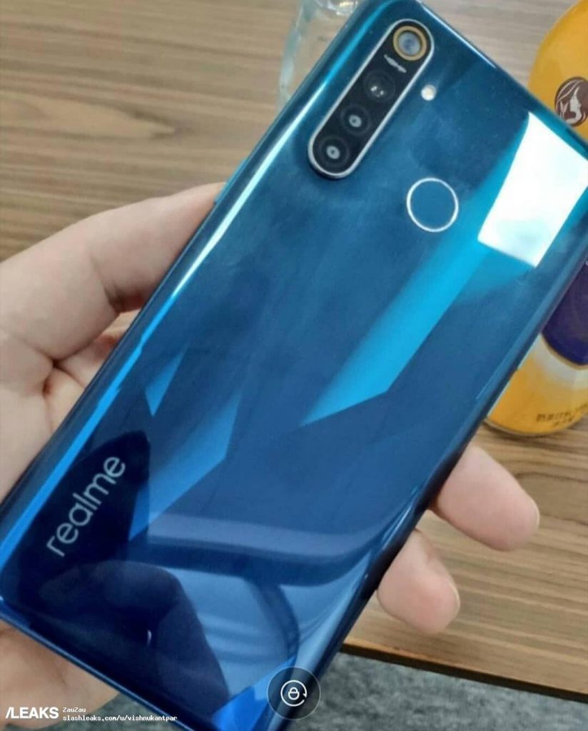 realme5-inhand-pic