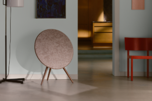 BANG & OLUFSEN представя BEOSOUND A9 в цвят SIENNA BROWN с нова персонализирана дамаска WOOLSCAPE от KVADRAT